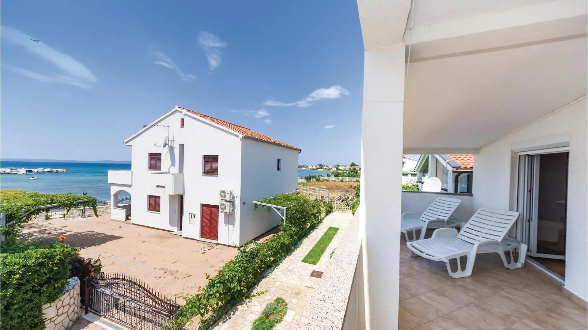 Dom wakacyjny Amazing Home In Privlaka With House Sea View